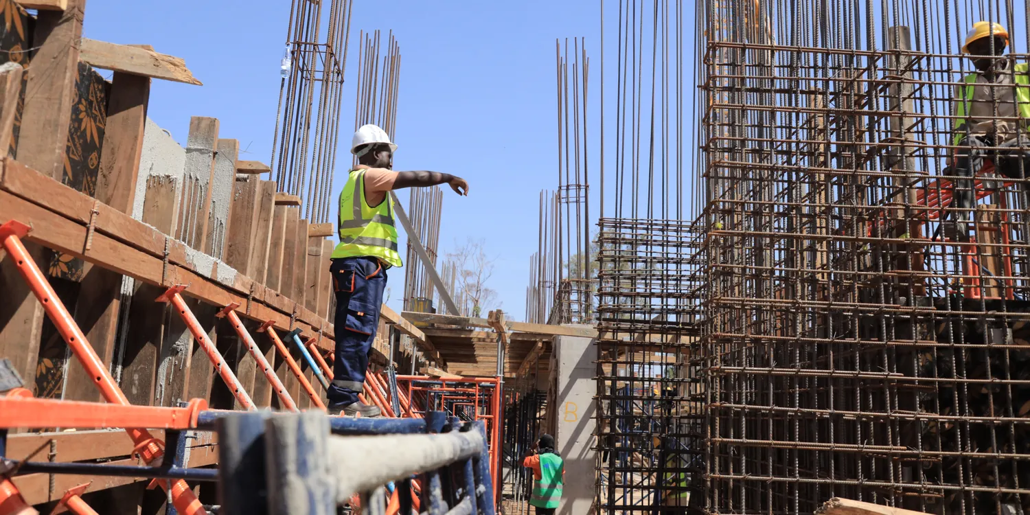 Tetrabuild site engineer directing work from the formwork deck above a reinforced concrete wall